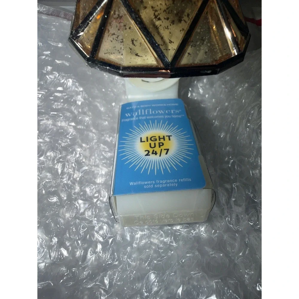 Bath and Body Works Wallflowers Pineapple Glass Light Up Plug In